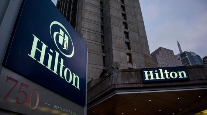 JPMorgan, Hilton-dan pay alıb