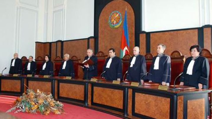 Konstitusiya Məhkəməsi banklar ilə bağlı mübahisəli məsələlərə dair qərarını açıqladı