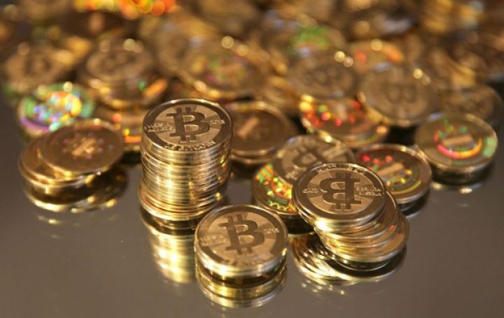 Çoxları "köpük" deyib partlamasını gözləyir, Bitcoin isə bahalaşır