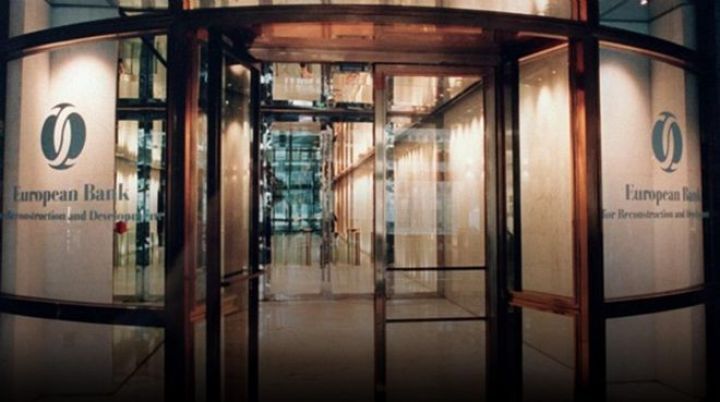 Hindistan AYİB-in səhmdarı olub