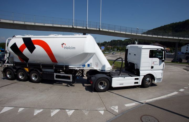 "Norm"dan daha az satışa malik olan "Holcim" çatdırılmaya 2 dəfə çox xərcləyib
