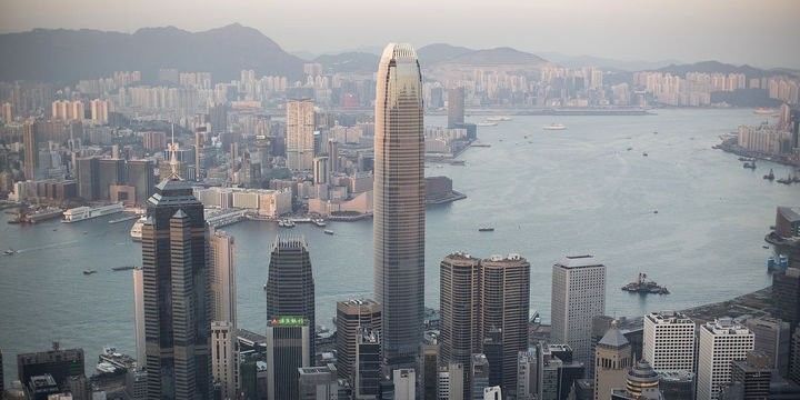 "Fitch" Honq Konqun kredit reytinqini endirdi