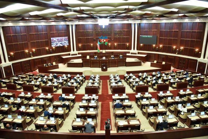 Deputatlara verilən bəzi pul təminatları ləğv edilib