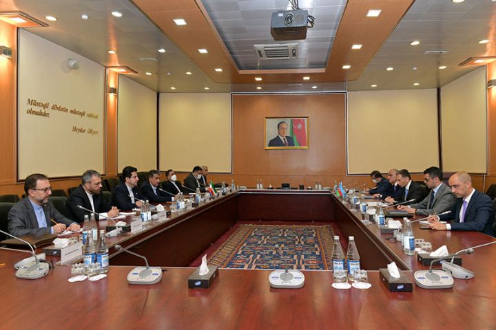 Nazir Rəşad Nəbiyev İranın nazirilə görüşüb