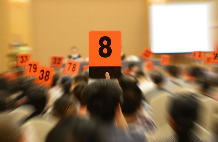 Qobustanda yerləşən yataq satışa çıxarılır