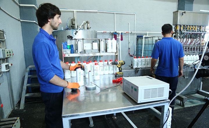 Azərbaycanda avtomobillər üçün yuyucu və təmizləyici vasitələrin istehsalına başlanılıb