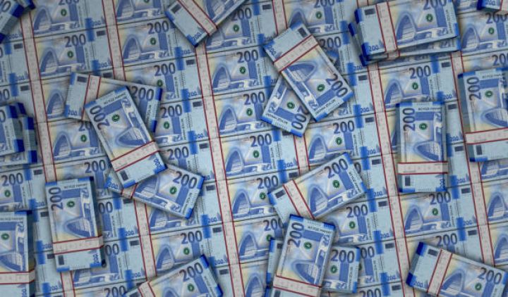 Dövriyyədə olan nağd pul və bank ehtiyatları azalıb