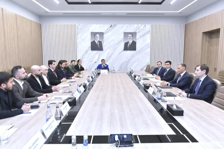 Nazir startap nümayəndələri ilə görüşüb