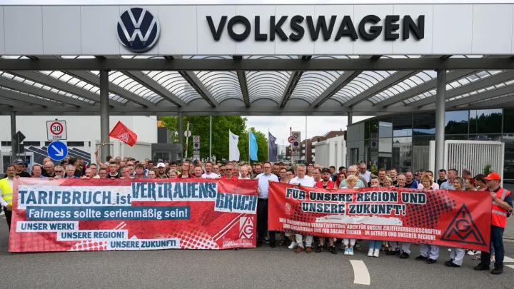 Volkswagen xərclərin azaldılması üzrə tarixi planı ilə bağlı qarşıdurmalara hazırlaşır -  100 MİNLİK İXTİSAR