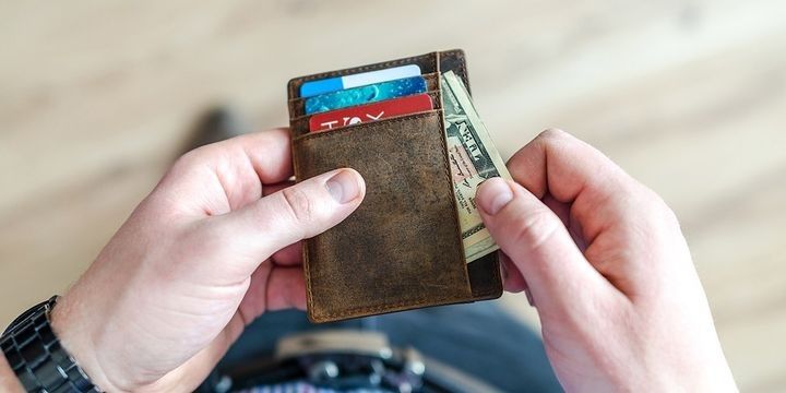 Banklarda Dollar və Avronun alış-satış qiymətləri