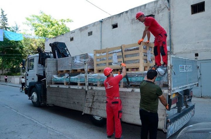 Bakıda binalarda Alman liftlərinin quraşdırılmasına başlanıb