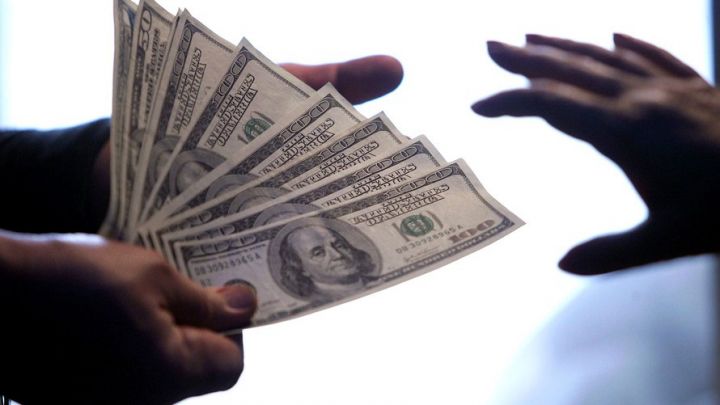 Banklarda Dollar və Avronun alış-satış qiymətləri