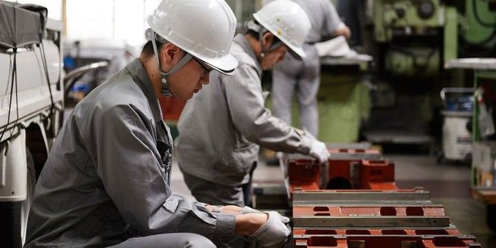 Çində sənaye istehsalı və pərakəndə satışlar proqnozlardan aşağı artıb 