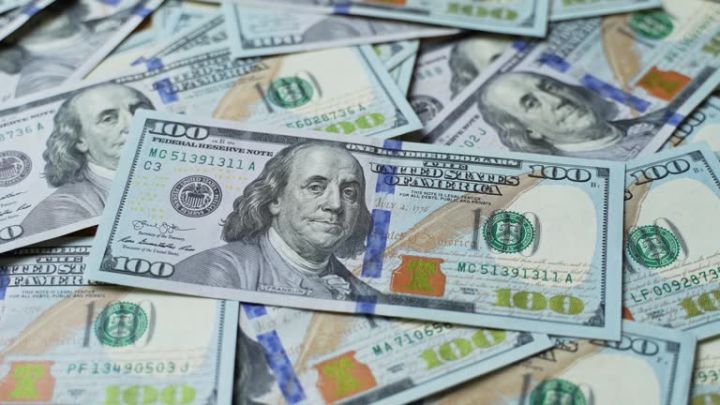 Banklara dollar satıldı - Növbəti valyuta hərracı keçirilib