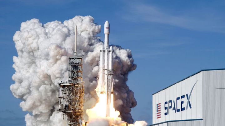 SpaceX Amazon-dan sonra Microsoft-u da geridə qoydu
