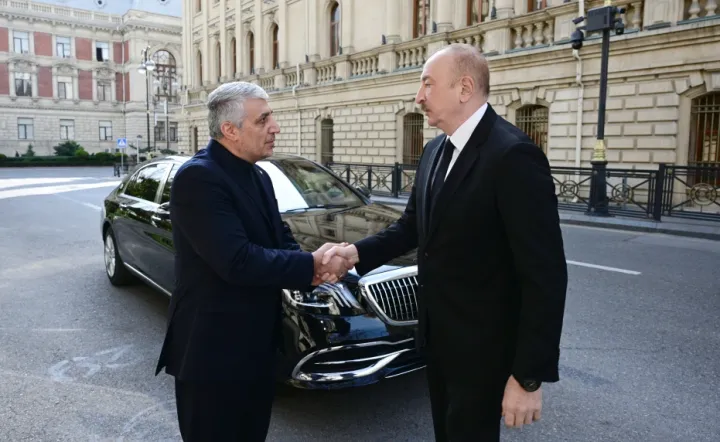 Prezident İlham Əliyev İranın ölkəmizdəki səfirliyində olub, başsağlığı verib